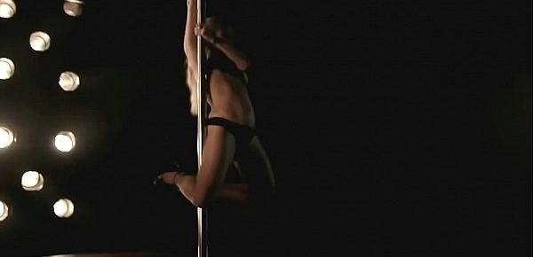  Shakira Pole Dancing